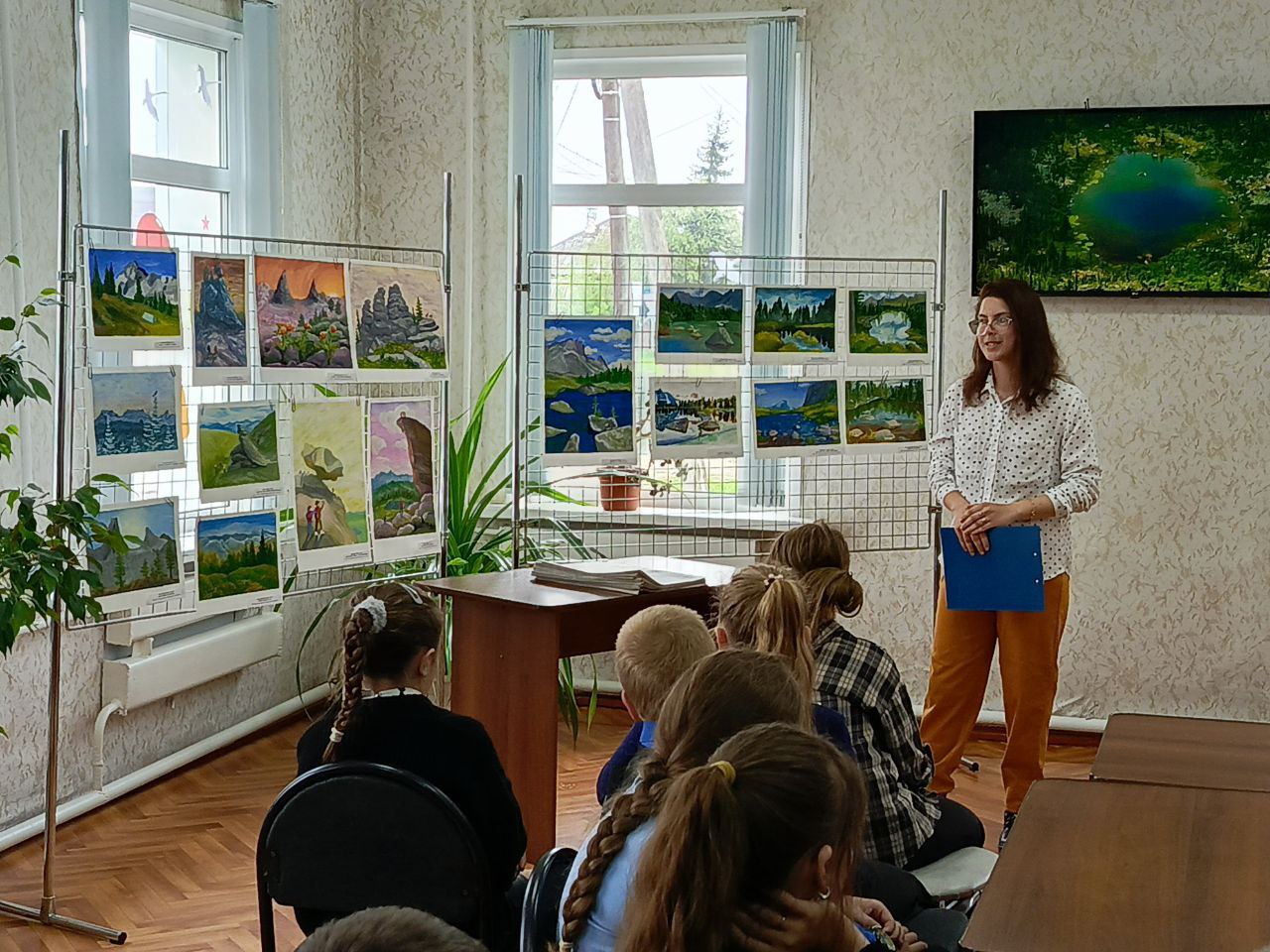 Палитра «Ергак» на белом холсте