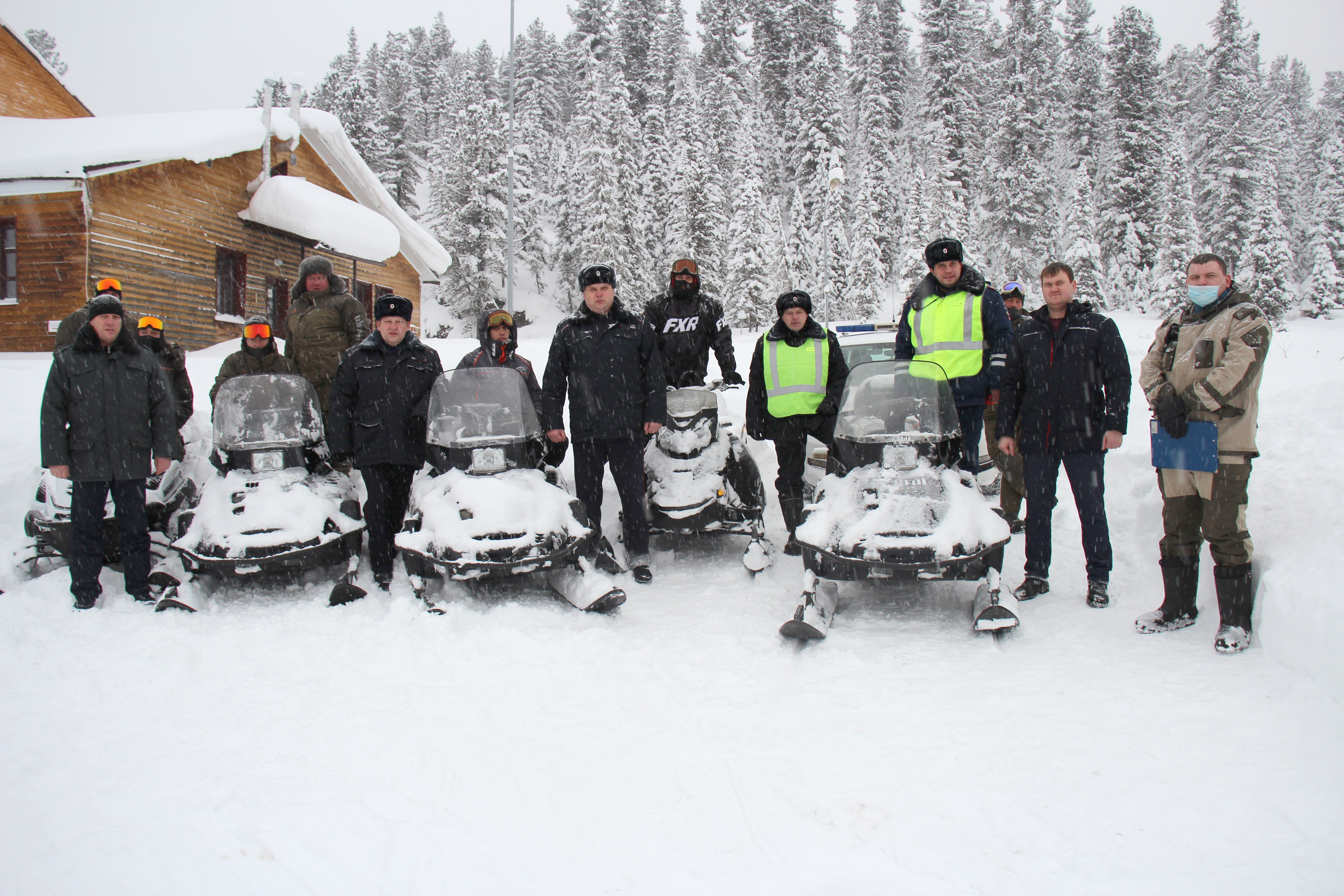 В Ергаках прошёл рейд по снегоходам