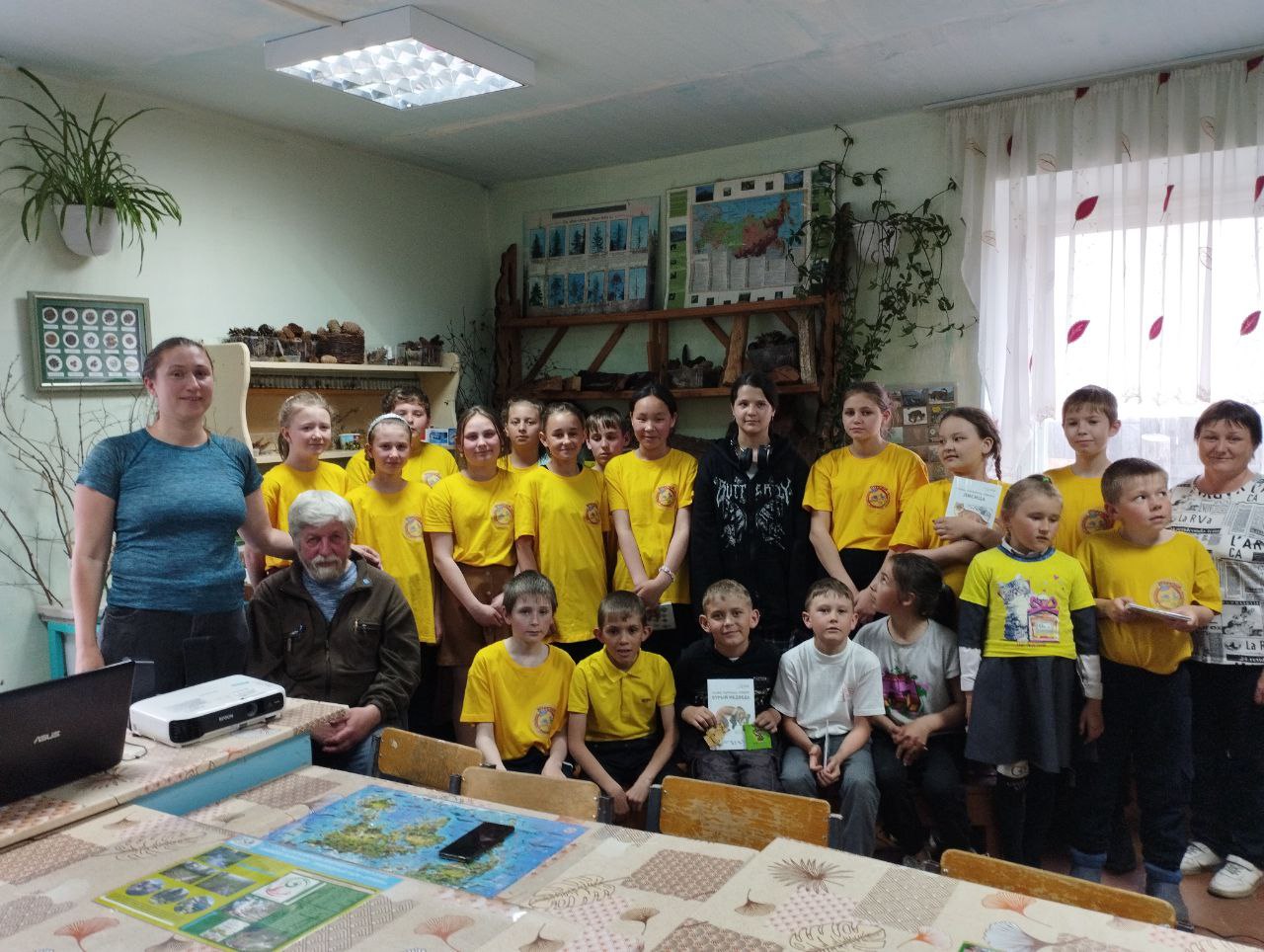 Орнитологическое занятие для детей из школьного лесничества «Гнёздышко»