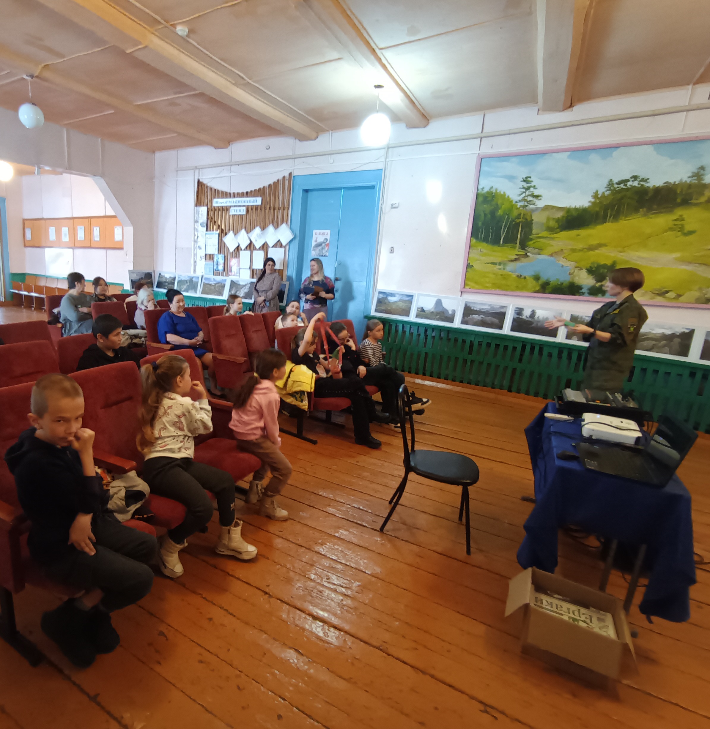 Жителям с. Верхнеусинское рассказали о природном парке «Ергаки»