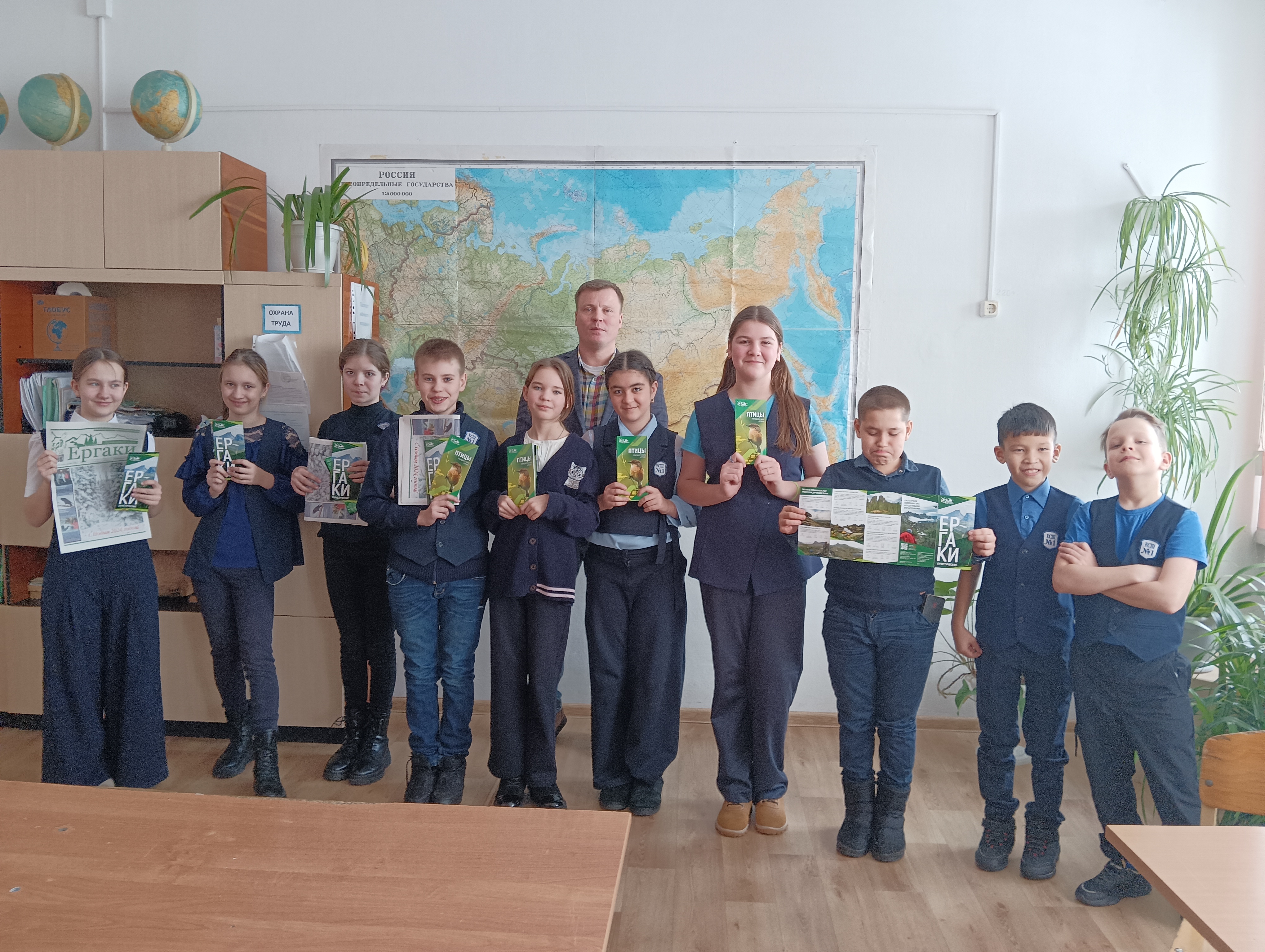 Клёст - чудо в ярком оперении