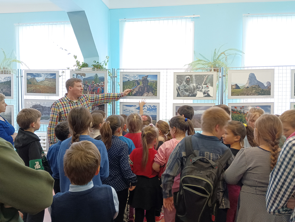 Дирекция природного парка «Ергаки» представила фотовыставку в селе Григорьевка