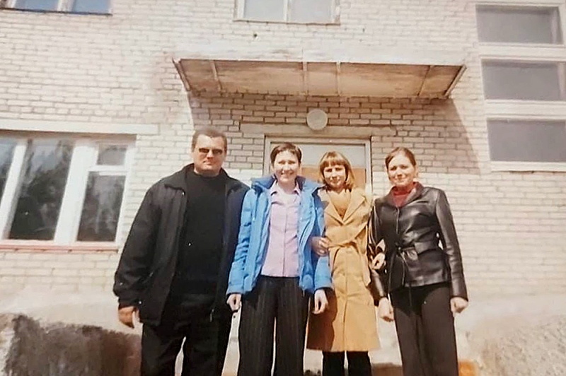 Сотрудники дирекции природного парка ергаки Матюшко В.А., Крутских Н.В., Гурова Е.С., Волынцева Е.А.. 2006г..jpg Сотрудники дирекции природного парка ергаки Матюшко В.А., Крутских Н.В., Гурова Е.С., Волынцева Е.А.. 2006г..jpg